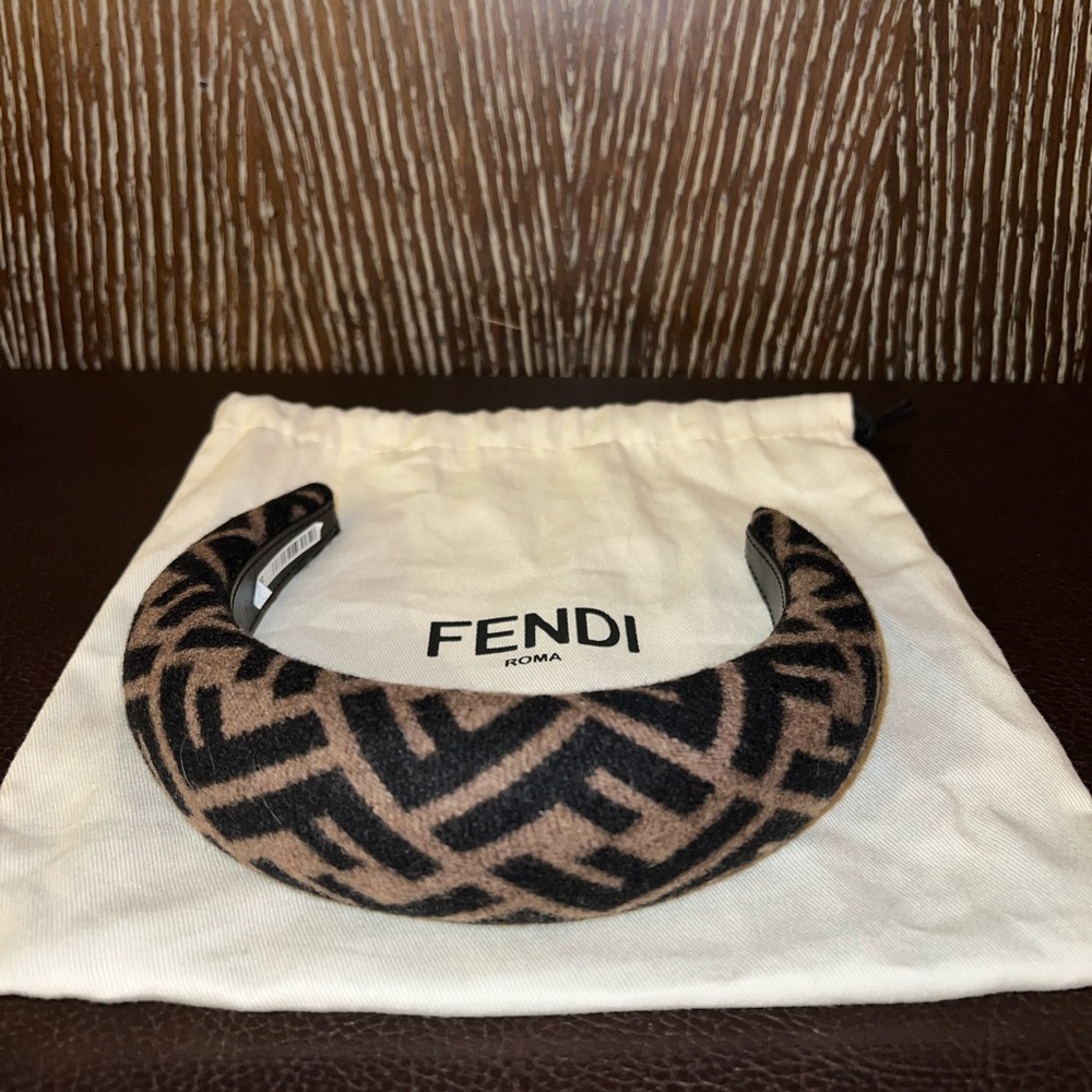 💯 % authentic Fendi headband